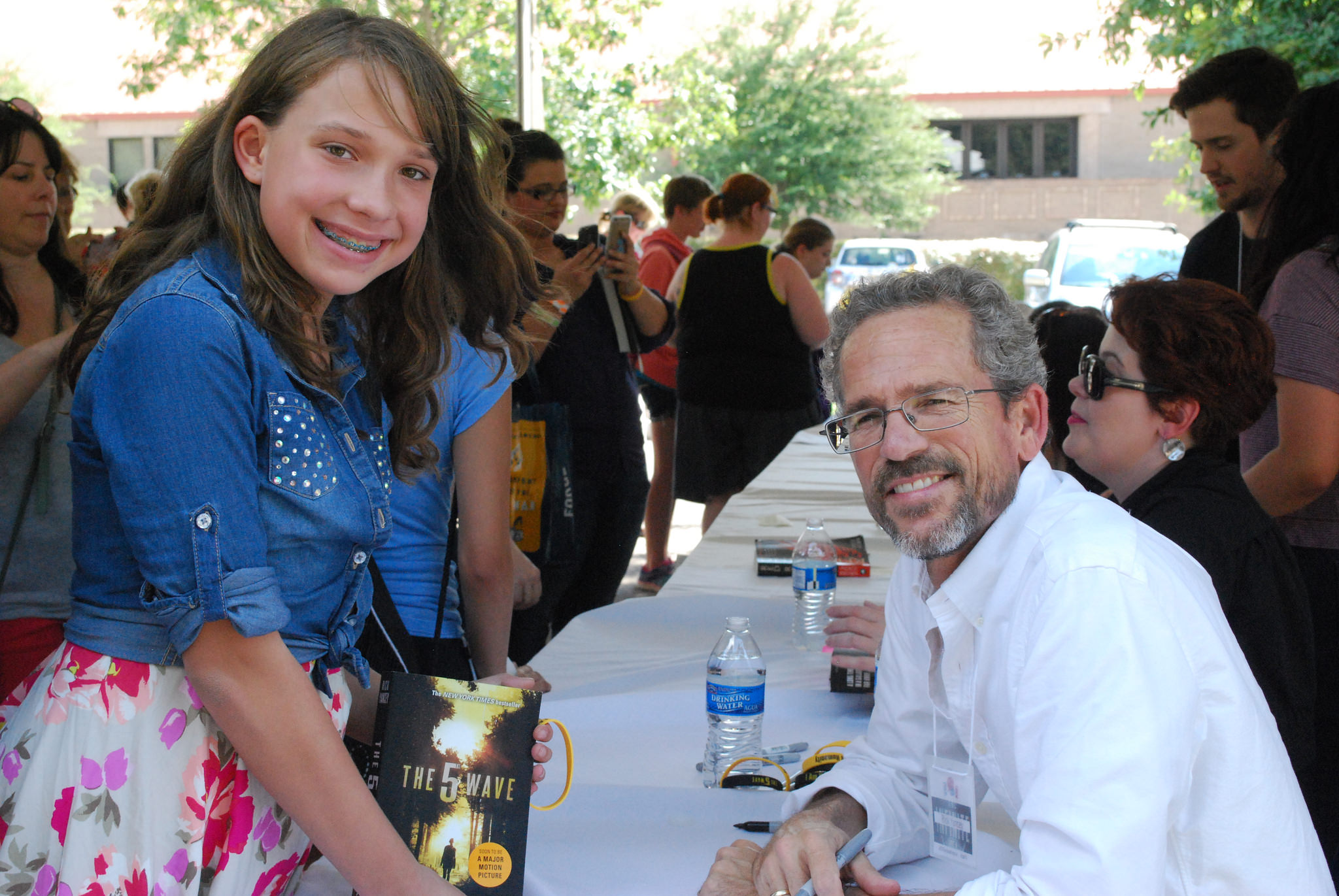 Rick Yancey and a happy reader